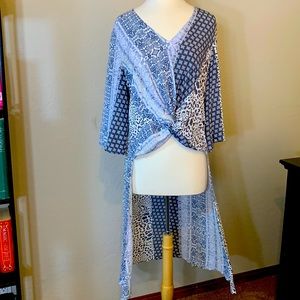 Soho NY&C - Blue/white Animal Pattern 3/4 sleeve long in back shirt